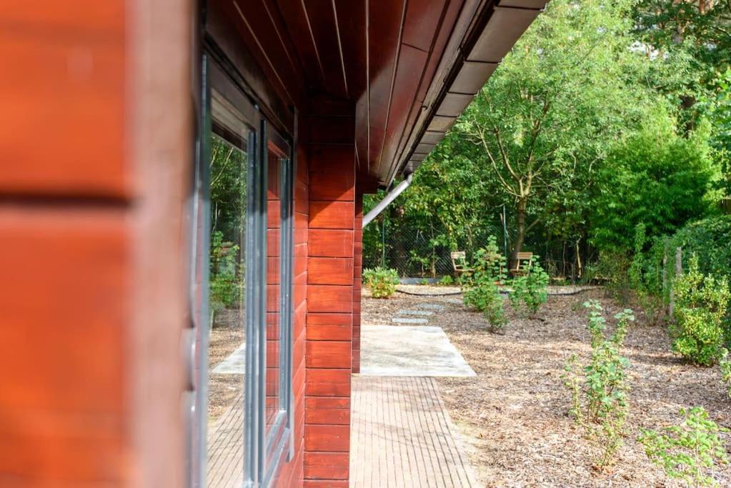 Spacious Wooden Cottage With Infra-Red Sauna At Veluwe Putten Extérieur photo