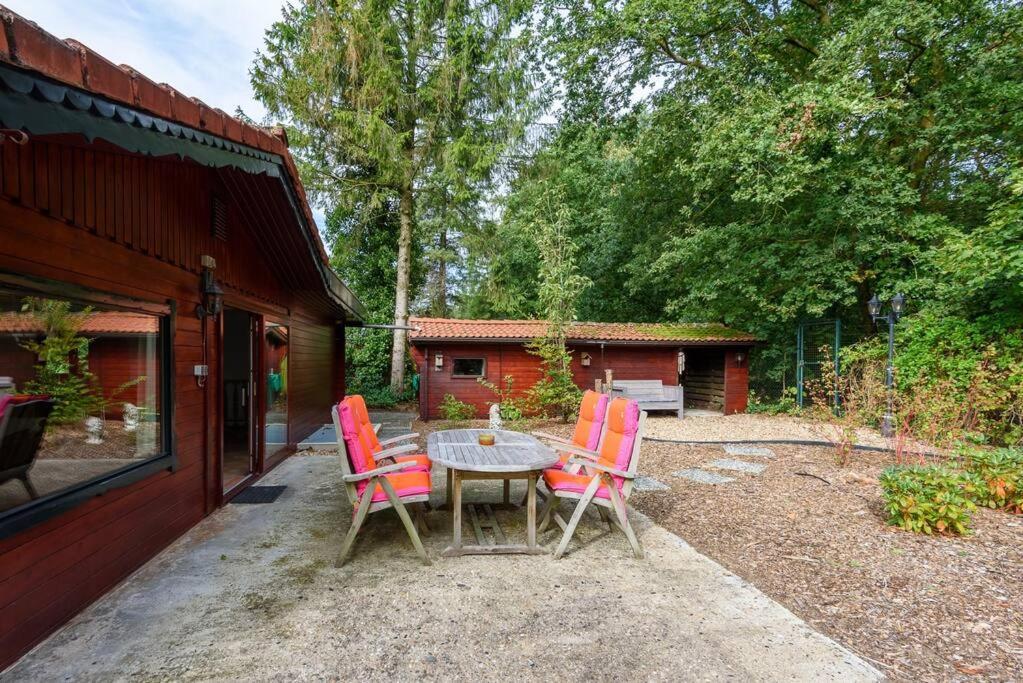 Spacious Wooden Cottage With Infra-Red Sauna At Veluwe Putten Extérieur photo