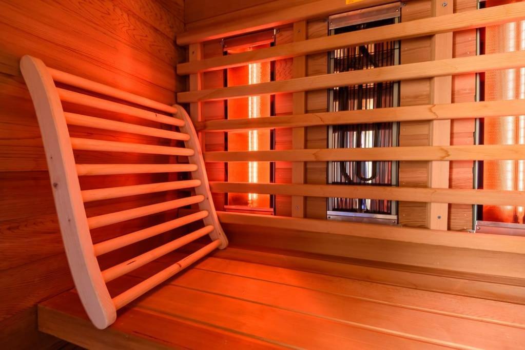 Spacious Wooden Cottage With Infra-Red Sauna At Veluwe Putten Extérieur photo