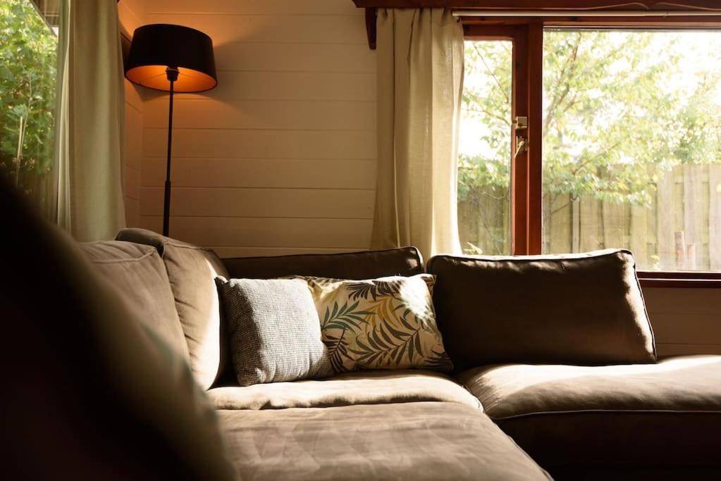 Spacious Wooden Cottage With Infra-Red Sauna At Veluwe Putten Extérieur photo