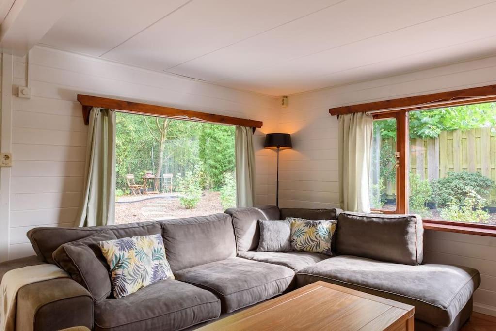 Spacious Wooden Cottage With Infra-Red Sauna At Veluwe Putten Extérieur photo