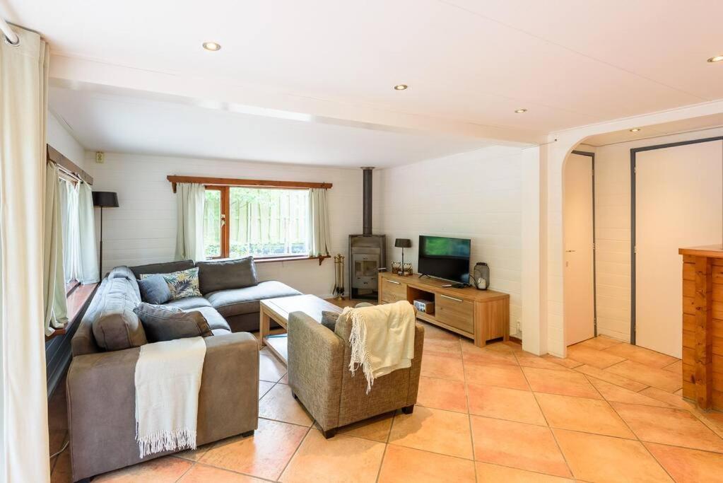 Spacious Wooden Cottage With Infra-Red Sauna At Veluwe Putten Extérieur photo