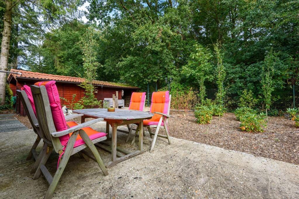 Spacious Wooden Cottage With Infra-Red Sauna At Veluwe Putten Extérieur photo