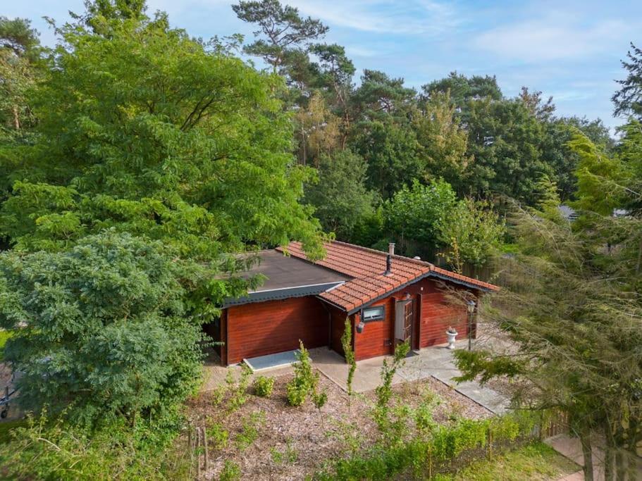 Spacious Wooden Cottage With Infra-Red Sauna At Veluwe Putten Extérieur photo