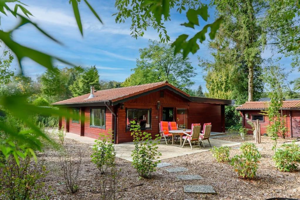 Spacious Wooden Cottage With Infra-Red Sauna At Veluwe Putten Extérieur photo