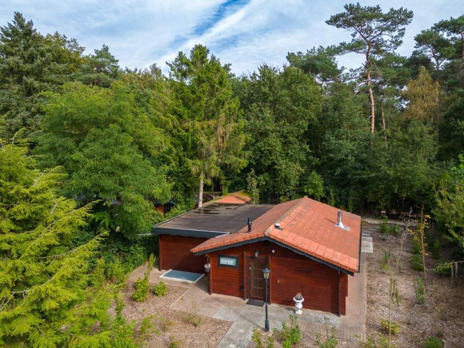 Spacious Wooden Cottage With Infra-Red Sauna At Veluwe Putten Extérieur photo
