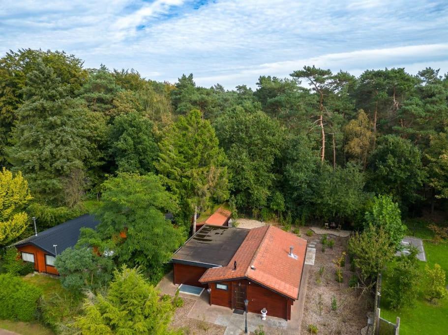 Spacious Wooden Cottage With Infra-Red Sauna At Veluwe Putten Extérieur photo